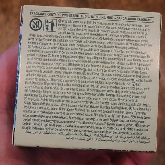 NEW! The Body Shop Vegan Wild Pine Fragranced Bath Bomb - Pine, Mint, Sandalwood - Picture 5 of 7